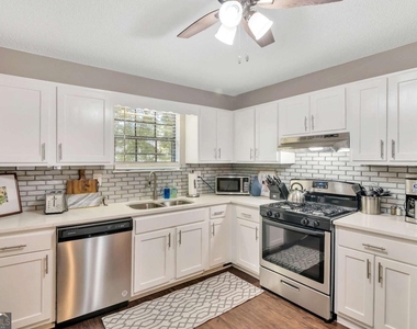 1114 Falling Water Drive Se - Photo Thumbnail 8