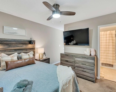 1114 Falling Water Drive Se - Photo Thumbnail 13