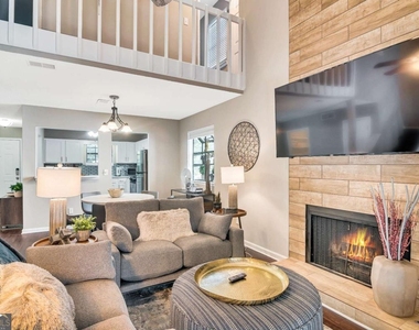 1114 Falling Water Drive Se - Photo Thumbnail 3