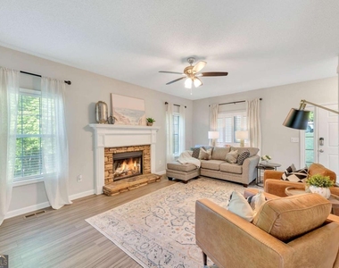 19 Moonlight Drive Se - Photo Thumbnail 3