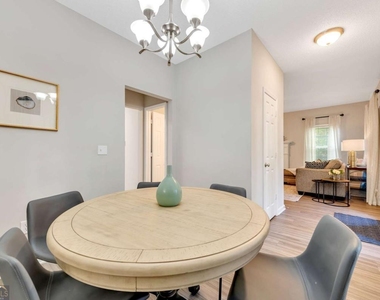 19 Moonlight Drive Se - Photo Thumbnail 8
