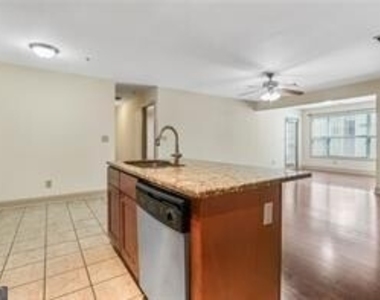 708 Madison Lane Se - Photo Thumbnail 9