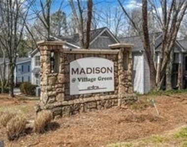 708 Madison Lane Se - Photo Thumbnail 1