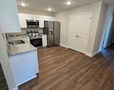 302 Hawaii Avenue - Photo Thumbnail 7