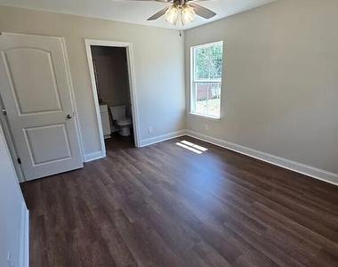 302 Hawaii Avenue - Photo Thumbnail 1