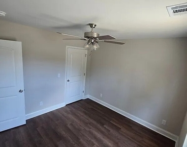 302 Hawaii Avenue - Photo Thumbnail 4