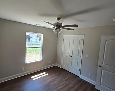 302 Hawaii Avenue - Photo Thumbnail 6
