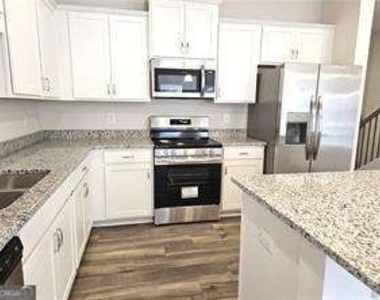 265 Dupont Drive - Photo Thumbnail 4