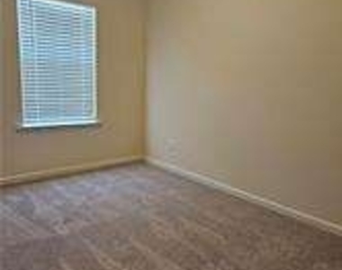 265 Dupont Drive - Photo Thumbnail 12