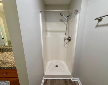285 Lakeshore Drive - Photo Thumbnail 23