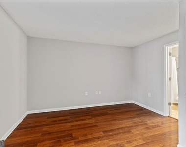 640 Granville Court - Photo Thumbnail 17