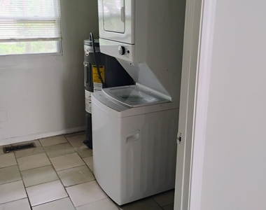 853 Haven Street Se - Photo Thumbnail 4