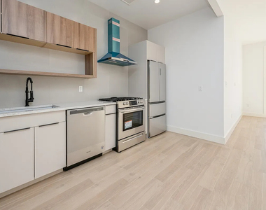 582 East 138th Street - Photo Thumbnail 4