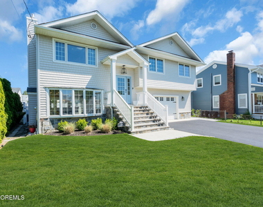 558 Central Avenue - Photo Thumbnail 3
