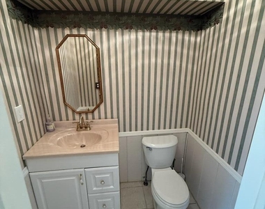 25 Meadow Avenue - Photo Thumbnail 8