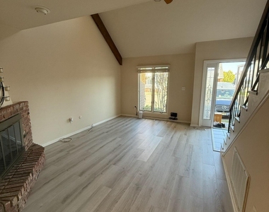 25 Meadow Avenue - Photo Thumbnail 2