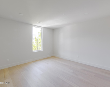 9 Wharf Avenue - Photo Thumbnail 8