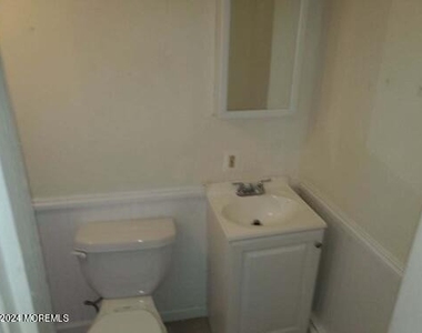235 Bay Avenue - Photo Thumbnail 8