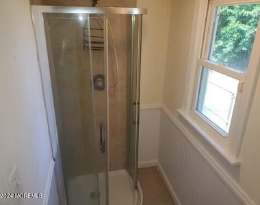 235 Bay Avenue - Photo Thumbnail 7