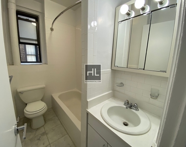 East 46 Street - Photo Thumbnail 2
