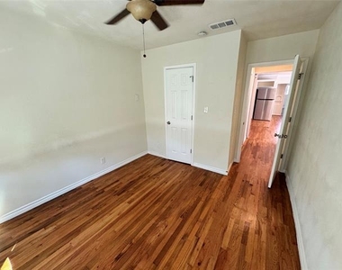 3727 Meredith Avenue - Photo Thumbnail 16