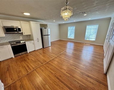 3727 Meredith Avenue - Photo Thumbnail 4