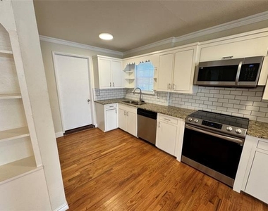 3727 Meredith Avenue - Photo Thumbnail 6