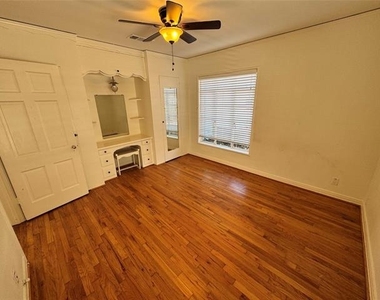 3727 Meredith Avenue - Photo Thumbnail 12