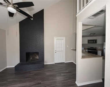 1900 W Taylor Street - Photo Thumbnail 3