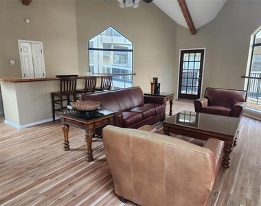 4800 W Lovers Lane - Photo Thumbnail 14