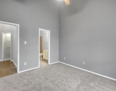 4800 W Lovers Lane - Photo Thumbnail 9