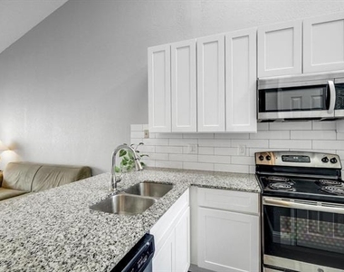 4800 W Lovers Lane - Photo Thumbnail 5