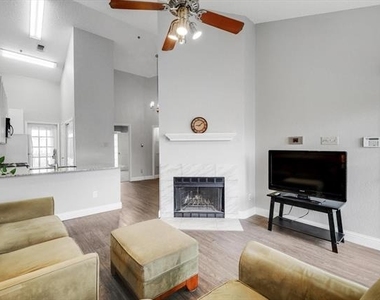 4800 W Lovers Lane - Photo Thumbnail 2