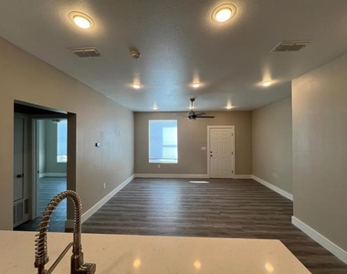 405 Richlands Way - Photo Thumbnail 9