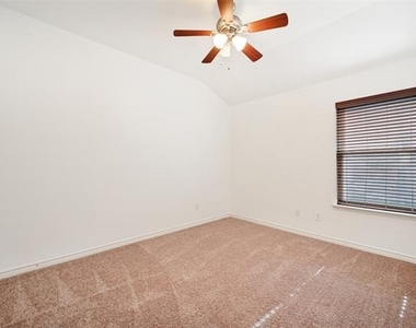 2683 Lake Ridge Drive - Photo Thumbnail 8
