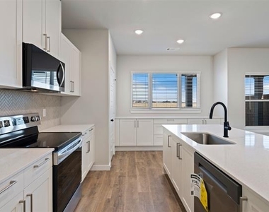 4025 Lecroy Court - Photo Thumbnail 10