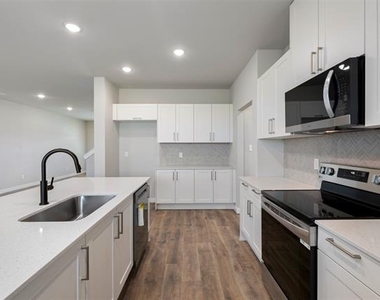 4025 Lecroy Court - Photo Thumbnail 9