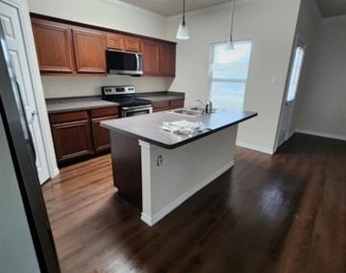 5516 Del Rey Drive - Photo Thumbnail 3
