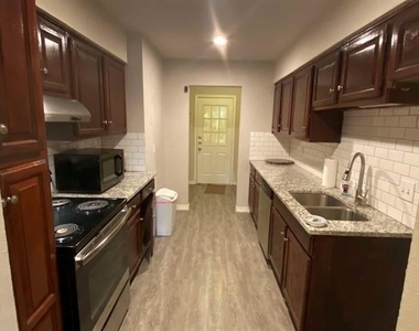 1017 Mullins Street - Photo Thumbnail 9
