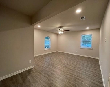 1017 Mullins Street - Photo Thumbnail 3