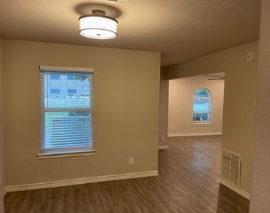 1017 Mullins Street - Photo Thumbnail 4