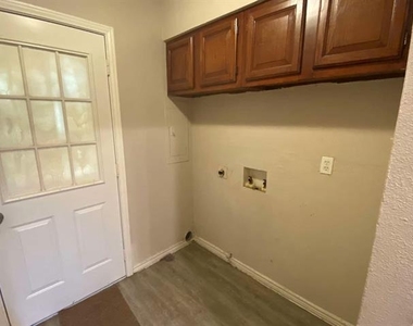 1017 Mullins Street - Photo Thumbnail 12