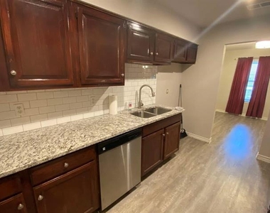 1017 Mullins Street - Photo Thumbnail 8