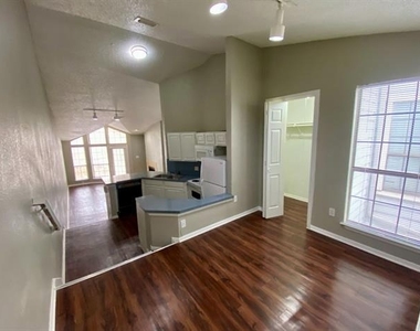 9823 Summerwood Circle - Photo Thumbnail 10