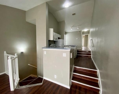9823 Summerwood Circle - Photo Thumbnail 6