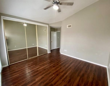 9823 Summerwood Circle - Photo Thumbnail 14