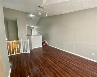 9823 Summerwood Circle - Photo Thumbnail 5