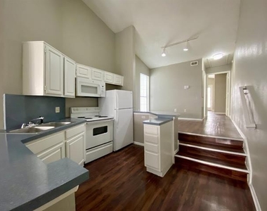 9823 Summerwood Circle - Photo Thumbnail 7