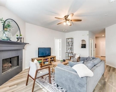 8421 Green Ash Drive - Photo Thumbnail 2