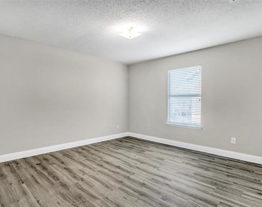 8105 Flowertree Drive - Photo Thumbnail 18
